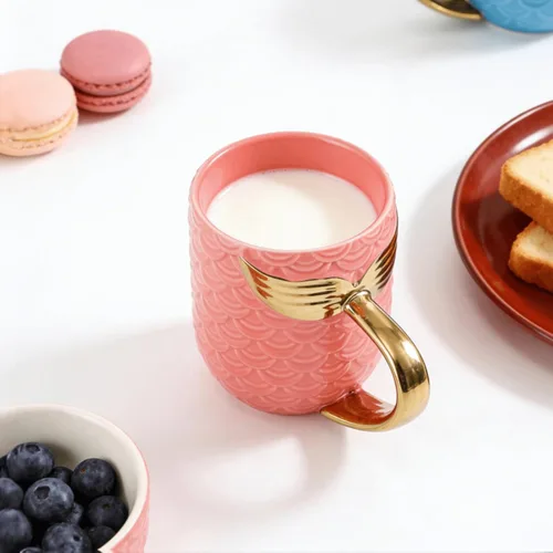 Miniatura 5 de Youeon Juego de 2 tazas de café de cerámica de 12 onzas con textura escalada, juego de tazas rosas y azules con mango metálico en la cola, regalo