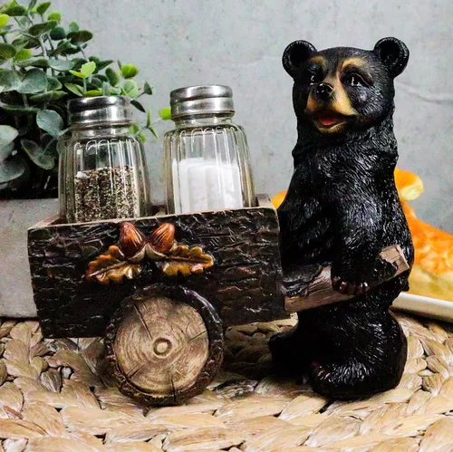 Miniatura 6 de Ebros Woodlands Spice Delivery Black Bear Pushing Vintage Wagon Carro Salero y Pimentero Juego de figuritas de bosque Rocky Mountain Bears Cabaña