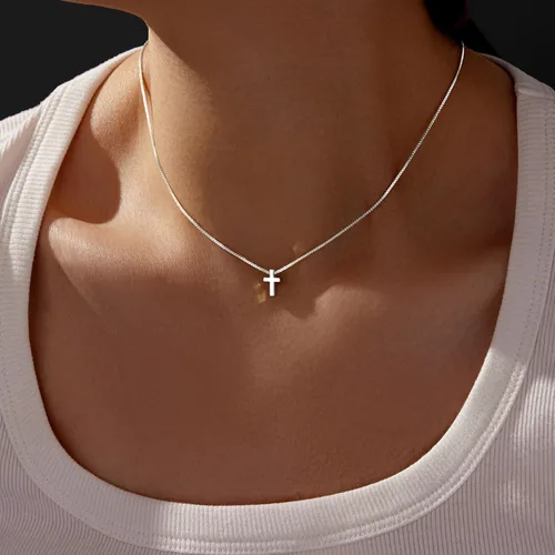 Miniatura 40 de Collar de cruz para mujeres y niñas, delicado chapado en oro de 14 quilates, gargantilla con dije de cruz que no se deslustra, impermeable, moderno