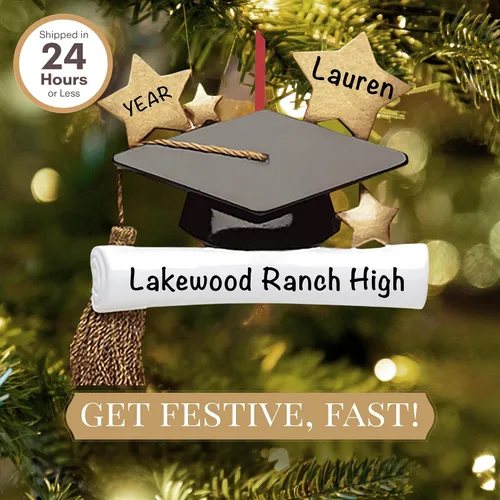 Miniatura 2 de Adorno de graduación personalizado 2025 Adornos de Navidad personalizados grabados con láser 24 horas de clase de 2025 para árbol Gorra