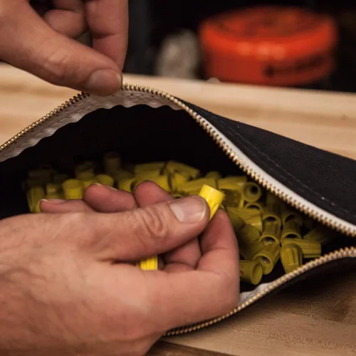 Miniatura 2 de Klein Tools 5141, bolsa de herramientas con cremallera, bolsa de lona para depósitos bancarios, bolsa utilitaria de lona, 12.5 x 7 pulgadas, Marrón
