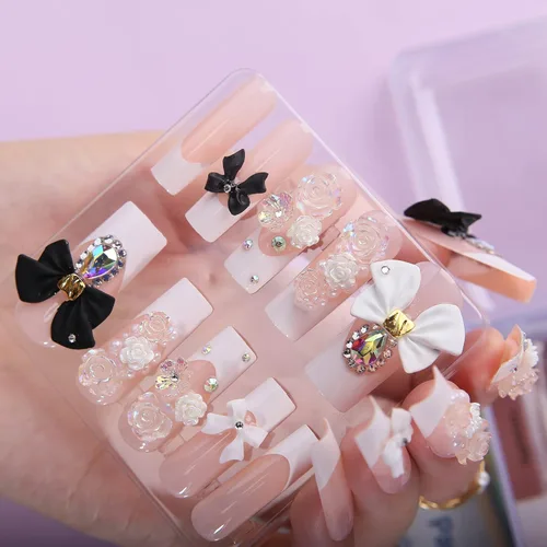 Miniatura 2 de Uñas postizas largas a presión, cuadradas, francesas, nude, rosa, lazo de lujo y diamantes de imitación de flores 3D, 24 unidades, uñas brillantes