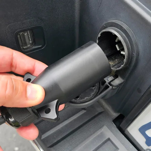 Miniatura 7 de VIAIR Compresor Plug-N-Play 380C, 12V, tanque de 1.5 galones, 200 PSI nominal con acceso de alimentación de 7 vías, para clavar, herramientas