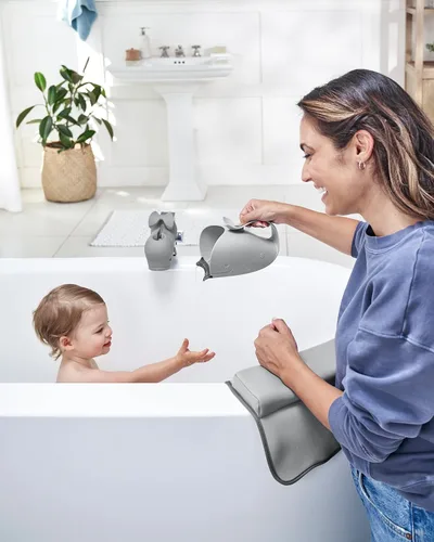 Miniatura 8 de Skip Hop Taza de Enjuague para Baño de Bebé MOBY Enjuagador en Forma de Cascada Sin Lágrimas Gris Edad 0+