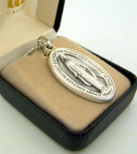 Miniatura 2 de CB Base en tono plateado medalla ovalada Virgen María Madonna 1 12 pulgadas no aplicable