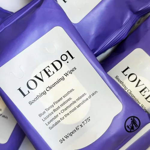 Miniatura 5 de Loved01 Toallitas limpiadoras faciales y corporales, John Legend Skincare, sin aceite, sin enjuague, extracto de té verde, piel propensa a manchas