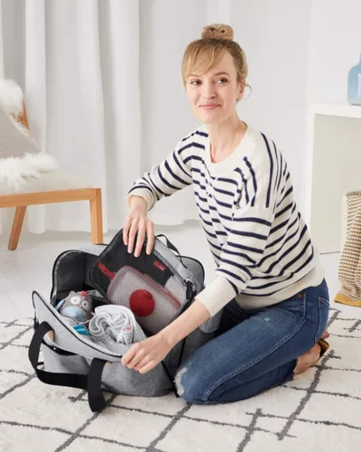 Miniatura 8 de Skip Hop Bolsa de pañales: icónico Duo Weekender, capacidad extra grande con cambiador y accesorio para cochecito, mezcla gris
