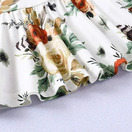 Miniatura 4 de SANMIO Conjunto de ropa para niña, lindo conjunto de camiseta floral con mangas con volantes y pantalones de mezclilla rasgados
