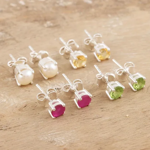 Miniatura 3 de NOVICA Aretes de plata de ley 925 hechos a mano con piedras preciosas de la India cultivadas de agua dulce, rubí citrino y peridoto 0.2 pulgadas