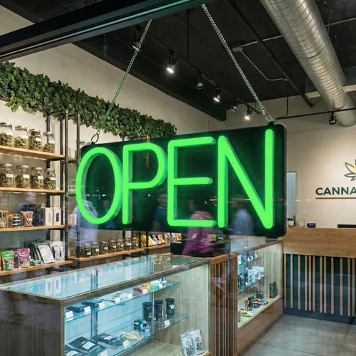 Miniatura 5 de HiNeon Cartelón LED verde abierto, letrero luminoso para negocios de 20"x7" con control remoto, enchufe de 12V, cadena colgante incluida