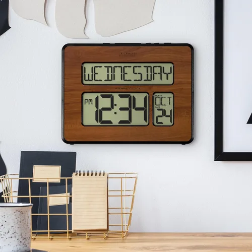 Miniatura 6 de La Crosse Technology 513-1419-WA-INT Reloj con calendario digital completo atómico, grande, nogal, 9.84 pulgadas de largo x 1.14 pulgadas de ancho x