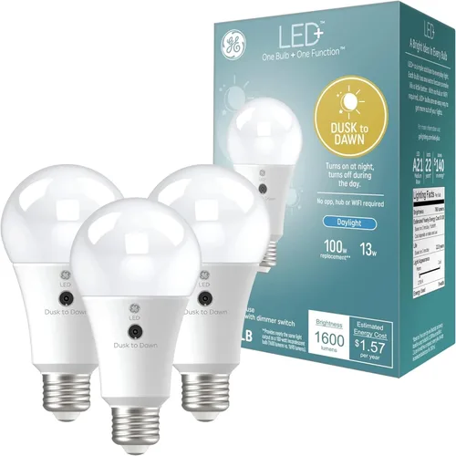 GE LED+ Bombilla LED A21 del anochecer al amanecer, luz de encendido/apagado automático para exteriores, 13 W, luz diurna (paquete de 3)