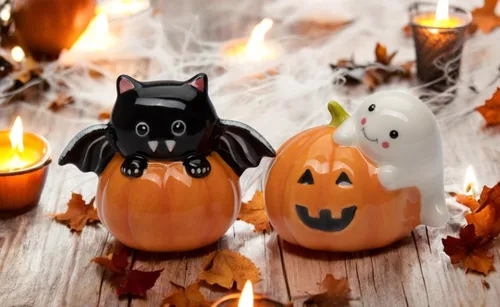 Juego de salero y pimentero de cerámica fina para Halloween, casper y murciélago en calabaza, 3-1/8 pulgadas de largo
