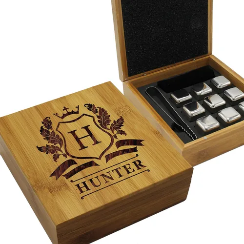 The Wedding Party Store Juego de regalo personalizado de piedra de whisky, caja de piedras grabadas personalizadas (nombre y estilo inicial)