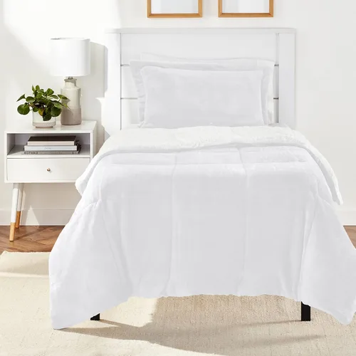 Miniatura 7 de Amazon Basics Juego de ropa de cama de 3 piezas, Sherpa de micromink, ultrasuave, edredón cálido para todas las estaciones, tamaño King, azul Azul