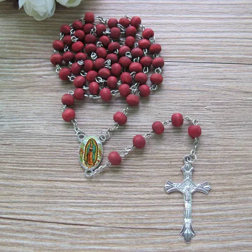 Miniatura 3 de Recuerdos conmemorativos (12 piezas) Rosarios perfumados rojos de Nuestra Señora de Guadalupe en bolsas decoradas, descansa en paz, en memoria