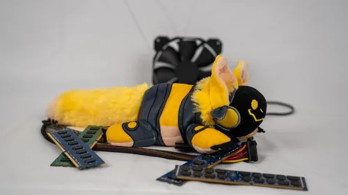 Miniatura 4 de Boss Monsta Protobean V3 Peluche – Amarillo Peluche coleccionable suave y blando Adorable peluche de robot en forma de frijol para abrazos