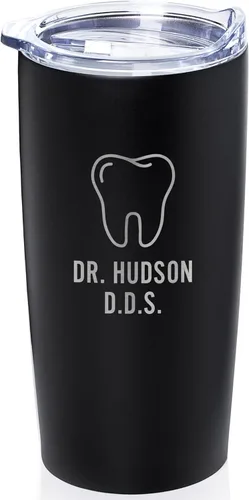 Lifetime Creations Vaso de dentista personalizado grabado con tapa de 20 onzas (negro) – Regalo personalizado para dentista, taza de viaje de café
