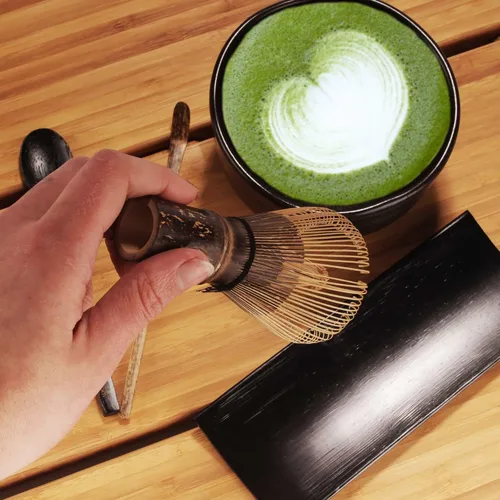 Miniatura 7 de BambooMN Juego de iniciación de batidor de matcha: cuenco Chawan Matcha, batidor de té, chashaku, cuchara, soporte de matcha y posavasos de bambú