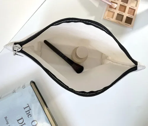 Miniatura 4 de GevGuxLuo A girl loves Makeup Bag, Beige, Contiene mi cara