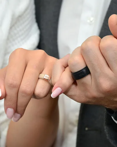 Miniatura 21 de Rinfit Anillos de silicona a juego para parejas, juegos de alianzas de boda de silicona para él y ella, diseño patentado MetalInfinity e Infinity