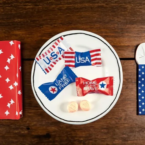 Miniatura 3 de Fun Express Old Fashioned Candy Patriotic USA Sweet Creams 108 piezas envueltas individualmente, caramelo rojo, blanco y azul para recuerdos