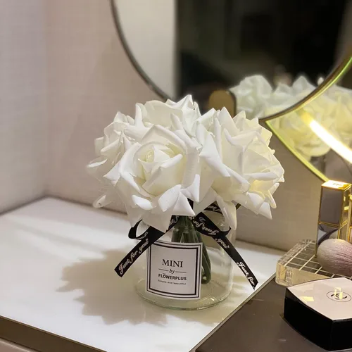 Miniatura 7 de Flores artificiales con rosas blancas en jarrón, flores falsas en tarro de cristal con cinta, arreglos florales de seda en jarrón con flores
