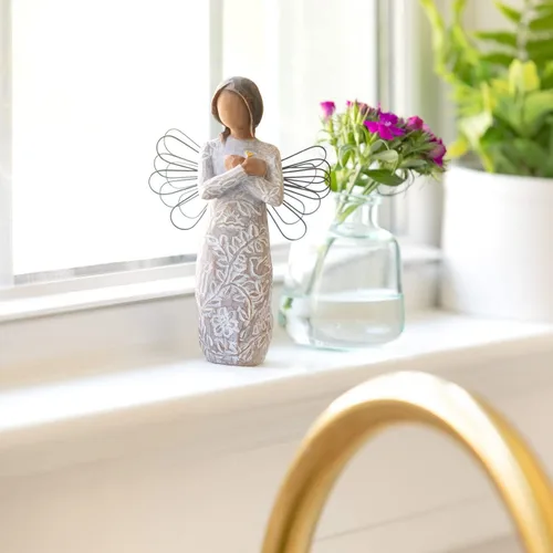 Miniatura 6 de Willow Tree Remembrance (Piel más oscura) Ángel, Recuerdos, Mantenga cada uno con seguridad en su corazón, Tallado con símbolos para recordarnos a