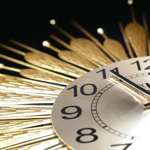 Miniatura 3 de Reloj de pared dorado de 23 pulgadas con diseño de rayos de sol, relojes de pared decorativos de mediados de siglo a pilas, diseño de rayos de sol