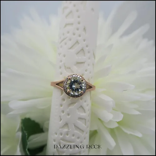 Miniatura 53 de Dazzlingrock Collection Anillo de compromiso redondo de 0.276 in con halo de diamante blanco y vástago dividido para ella en oro macizo de 14