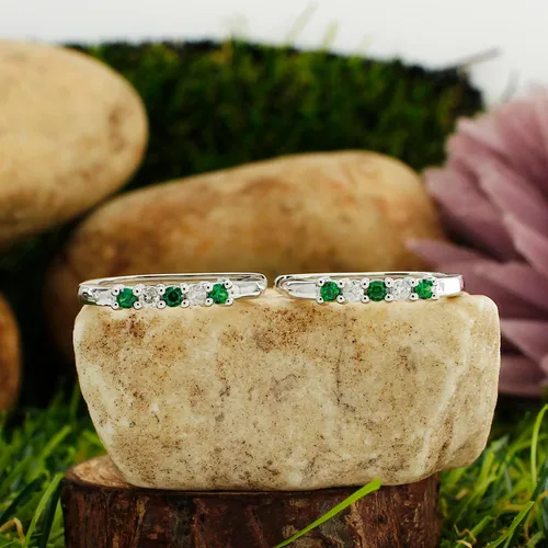 Miniatura 2 de Redondo Corte Simulado Esmeralda Verde con Natural arete de aro de diamantes en 14K oro macizo