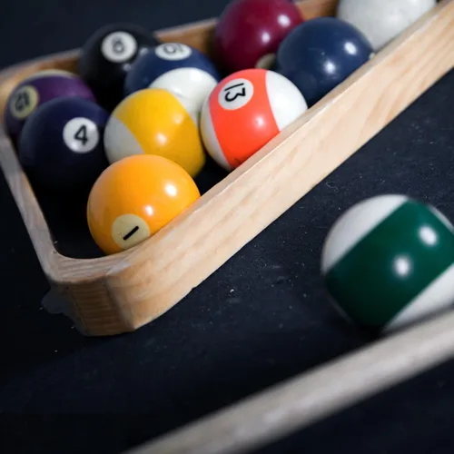 Miniatura 6 de TOPZEA Paquete de 2 estantes de madera para bolas de billar, juego de estantes triangulares de madera maciza de 8 bolas de diamantes de 9 bolas