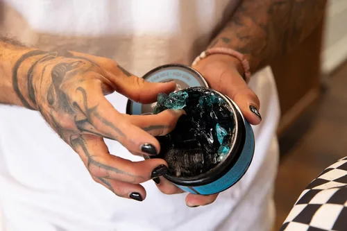 Miniatura 7 de Don Juan Hybrido Pomade A base de agua Fijación fuerte Alto brillo Extractos de plantas naturales y minerales oceánicos Aroma de brisa