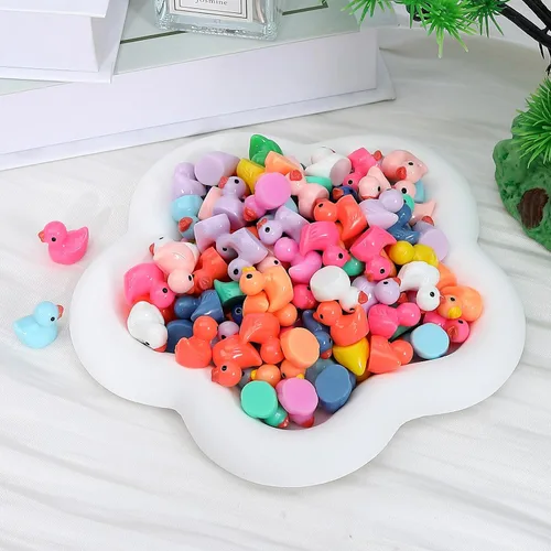 Miniatura 4 de GADIEDIE 130 piezas Patos Mini de Resina Multicolor, Figuras de Pato en Miniatura para Decoración de Paisajes en Casa, Juego de Ocultación