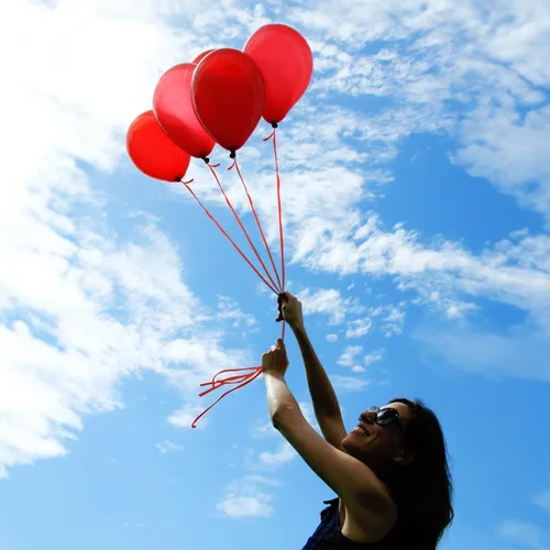 Miniatura 4 de EMART 100 globos rojos de 12 pulgadas con cinta, de látex de calidad de helio para cumpleaños, boda, baby shower, graduación, decoración de Navidad