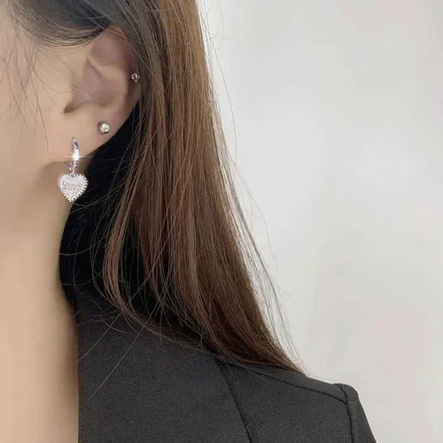 Miniatura 2 de SLUYNZ Aretes de aro pequeños con corazón de plata Stering para mujeres, adolescentes y niñas, aretes de aro de amor Huggie