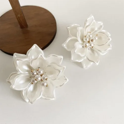 Miniatura 3 de Aretes colgantes únicos hechos a mano con pétalos de flores de resina grandes bohemios con brote de estambre de cristal brillante para mujeres y mamá