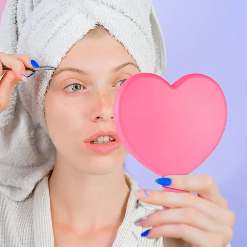 Miniatura 6 de Yalikop 3 piezas de espejo de corazón de mano, lindos espejos de plástico para maquillaje de viaje, con asa, regalos rosados para mujeres, regalos