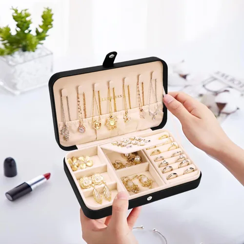 Miniatura 7 de CLUDEMAS Joyero organizador de viaje para mujeres y niñas pequeñas cajas de almacenamiento de joyas de piel sintética soporte portátil para joyas