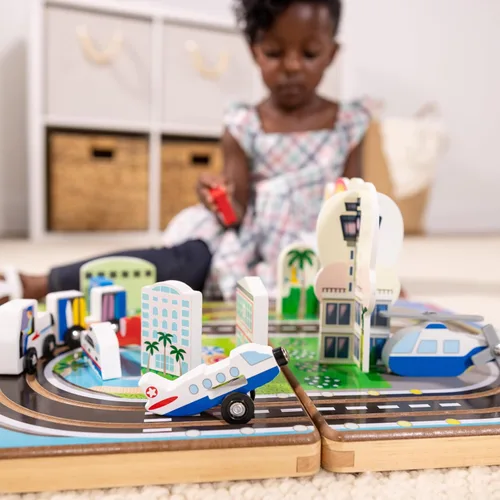 Miniatura 7 de Melissa & Doug Juego de aeropuerto para llevar, vehículos, pistas incorporadas para niños y niñas de 3 años en adelante - Certificado FSC