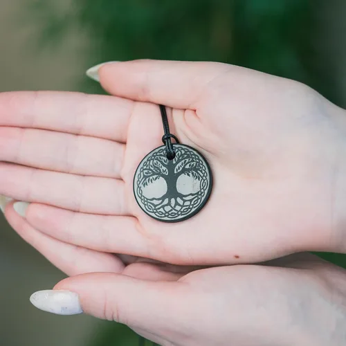 Miniatura 3 de Karelian Heritage Colgante Shungite de forma redonda Colgante de joyería de cristal negro natural espiritual curativo Collar de amuleto