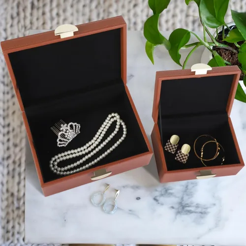 Miniatura 4 de HofferRuffer - Cajas de joyería de piel sintética, juego de 2 piezas con accesorios de almacenamiento decorativos y herrajes dorados, clásico
