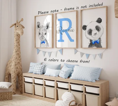 Miniatura 5 de Juego de 3 pósteres de animales de safari para niños, habitación del bebé, sin marco, con nombre personalizado, corbatín azul, verde, amarillo