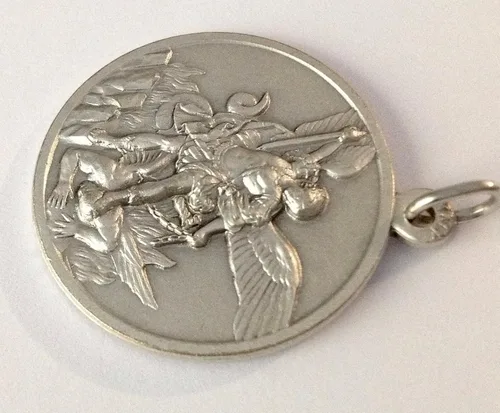 Miniatura 3 de Medalla de San Miguel el el Arcángel en tono plateado Tamaño del pájaro 1.260in Fabricado en alta fiabilidad.