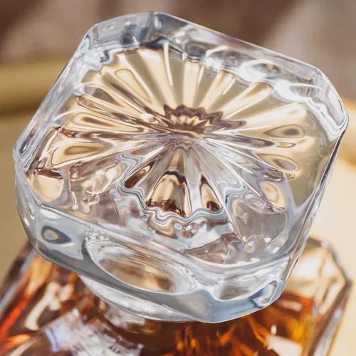 Miniatura 5 de Personalized Whiskey Decanter Set with Glasses - 7 Design Options - Custom Engraved Liquor 27 oz, Bourbon Decanter for Men Dad Birthday Graduation