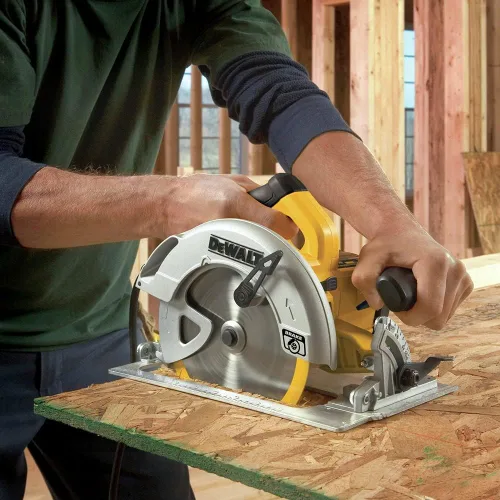 Miniatura 6 de DEWALT Sierra circular de 7 1/4 pulgadas, giratoria con bisel de hasta 57 grados, con cable (DWE575SB)