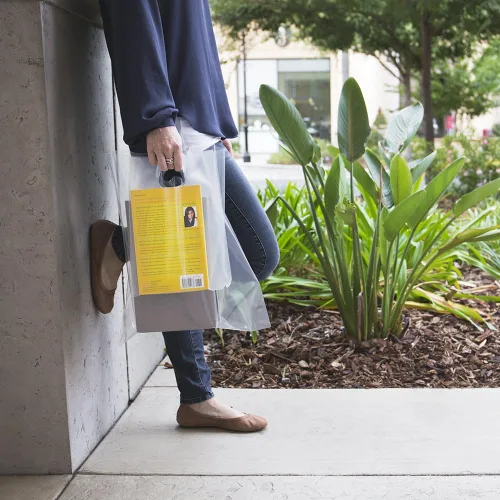 Miniatura 6 de ClearBags 100 bolsas transparentes con asa de 9 x 12, extragruesas de 2.25 mil, bolsas de regalo de plástico para compras al por menor, resistentes