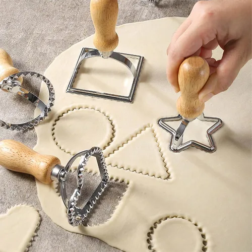 Miniatura 6 de [14 Piezas Mejoradas] Juego de Cortador de Rueda para Pasta Ravioli, Cortador Fabricador de Ravioli con Rueda Rodillo con Mango de Madera, Rueda