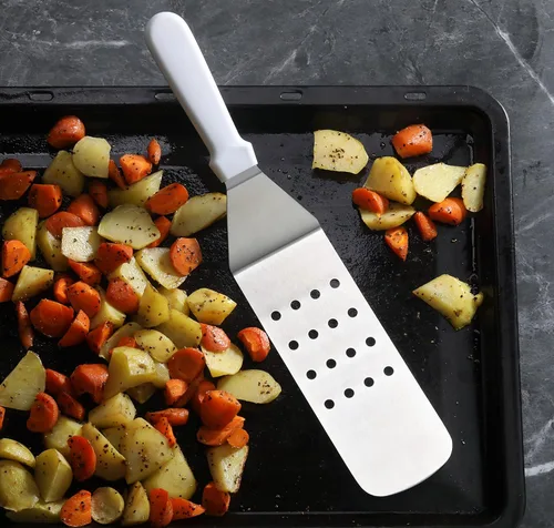 Miniatura 6 de New Star Foodservice 36176 Espátula y volteador de parrilla con mango de plástico flexible, 36,8 cm, perforado, blanco