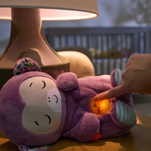 Miniatura 3 de Fisher-Price Juguetes para bebés Soothe ‘n Snuggle Mono púrpura de peluche máquina de sonido portátil con movimiento de respiración y luces